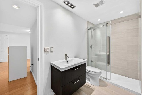 502 Panamount Boulevard Nw, Calgary, AB - Indoor Photo Showing Bathroom