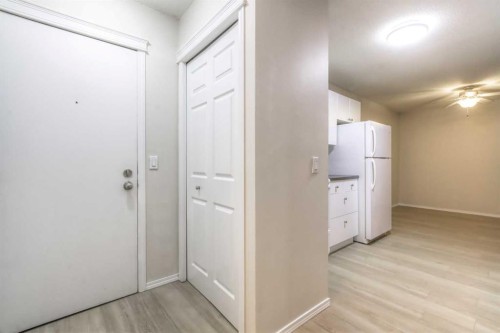 102-626 2 Avenue Ne, Calgary, AB - Indoor Photo Showing Laundry Room