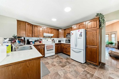 36 Shannon Road Sw, Calgary, AB - Indoor Photo Showing Kitchen With Double Sink
