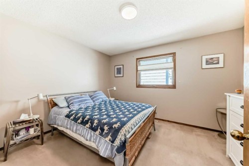 36 Shannon Road Sw, Calgary, AB - Indoor Photo Showing Bedroom