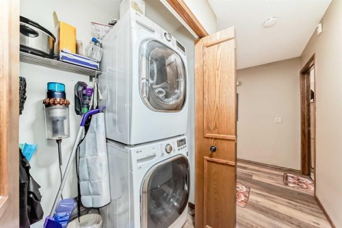 36 Shannon Road Sw, Calgary, AB - Indoor Photo Showing Laundry Room