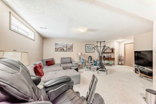 36 Shannon Road Sw, Calgary, AB - Indoor Photo Showing Other Room