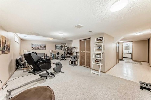 36 Shannon Road Sw, Calgary, AB - Indoor Photo Showing Other Room