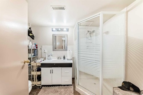 36 Shannon Road Sw, Calgary, AB - Indoor Photo Showing Bathroom