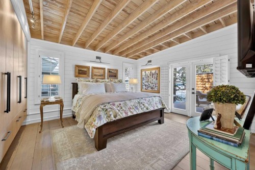 7235 Kananaskis Drive Sw, Calgary, AB - Indoor Photo Showing Bedroom
