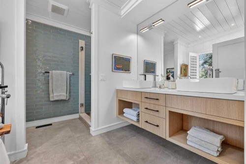 7235 Kananaskis Drive Sw, Calgary, AB - Indoor Photo Showing Bathroom