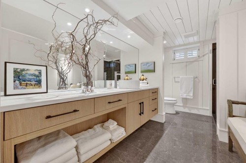 7235 Kananaskis Drive Sw, Calgary, AB - Indoor Photo Showing Bathroom