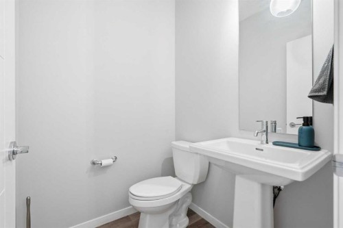 49 Lucas Grove Nw, Calgary, AB - Indoor Photo Showing Bathroom