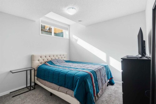 49 Lucas Grove Nw, Calgary, AB - Indoor Photo Showing Bedroom