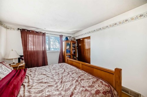 2106 24 Street South, Lethbridge, AB - Indoor Photo Showing Bedroom