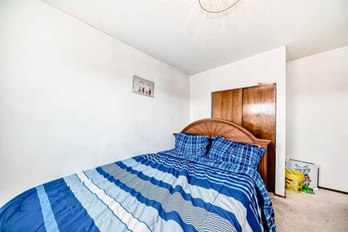 2106 24 Street South, Lethbridge, AB - Indoor Photo Showing Bedroom