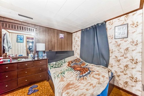 2106 24 Street South, Lethbridge, AB - Indoor Photo Showing Bedroom
