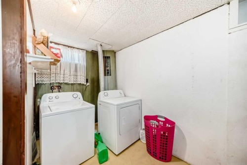 2106 24 Street South, Lethbridge, AB - Indoor Photo Showing Laundry Room