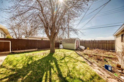 2106 24 Street South, Lethbridge, AB - Outdoor