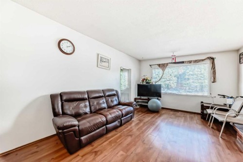 2106 24 Street South, Lethbridge, AB - Indoor Photo Showing Living Room