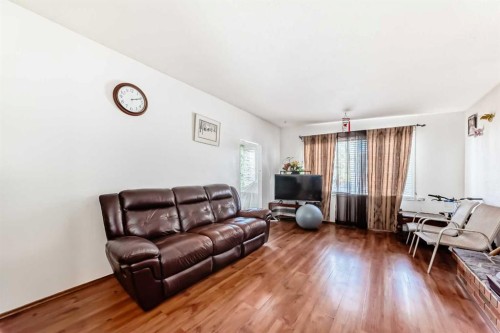 2106 24 Street South, Lethbridge, AB - Indoor Photo Showing Living Room