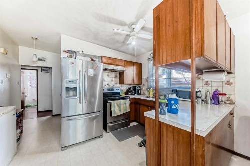 2106 24 Street South, Lethbridge, AB - Indoor Photo Showing Kitchen