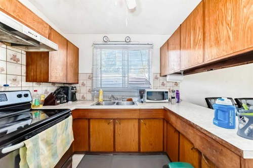 2106 24 Street South, Lethbridge, AB - Indoor Photo Showing Kitchen With Double Sink
