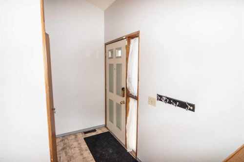 27 Taraglen Court Ne, Calgary, AB - Indoor Photo Showing Other Room