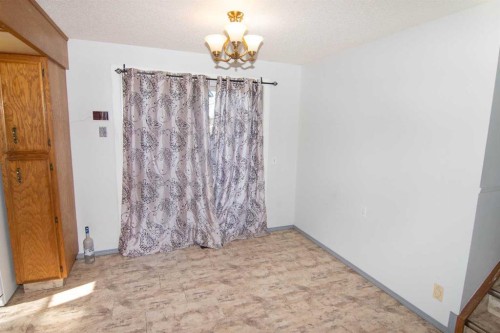 27 Taraglen Court Ne, Calgary, AB - Indoor Photo Showing Other Room