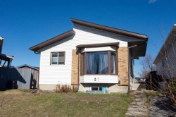 27 Taraglen Court NE Calgary, AB T3J 2M6