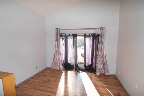 27 Taraglen Court Ne, Calgary, AB - Indoor Photo Showing Other Room