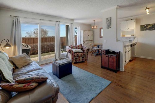 3-101 Grier Terrace Ne, Calgary, AB - Indoor Photo Showing Living Room