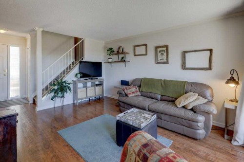 3-101 Grier Terrace Ne, Calgary, AB - Indoor Photo Showing Living Room