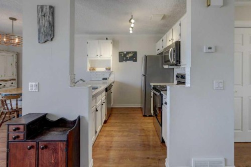 3-101 Grier Terrace Ne, Calgary, AB - Indoor Photo Showing Kitchen