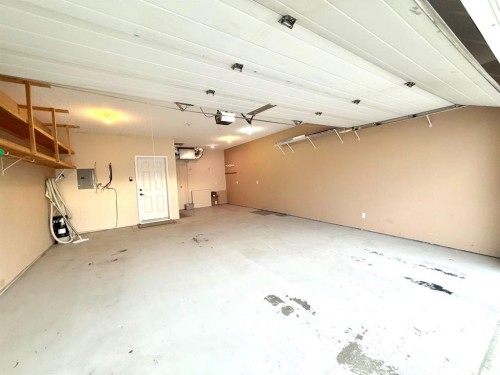 501 Sunvale Crescent Ne, High River, AB - Indoor Photo Showing Garage