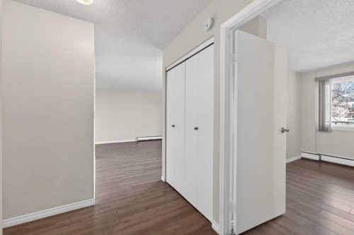 83E-231 Heritage Drive Se, Calgary, AB - Indoor Photo Showing Other Room