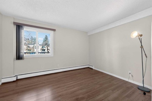 83E-231 Heritage Drive Se, Calgary, AB - Indoor Photo Showing Other Room