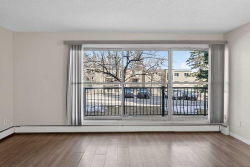 83E-231 Heritage Drive Se, Calgary, AB - Indoor Photo Showing Other Room