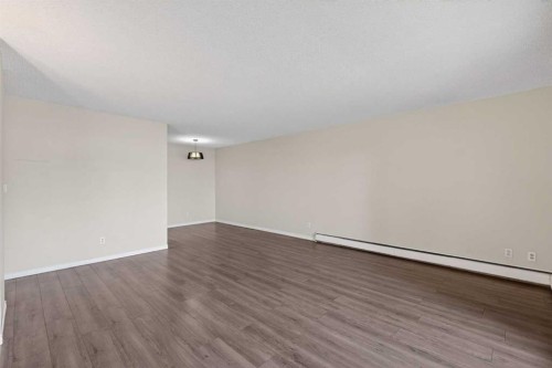 83E-231 Heritage Drive Se, Calgary, AB - Indoor Photo Showing Other Room