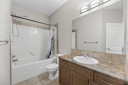 5 Vera Close, Olds, AB - Indoor Photo Showing Bathroom