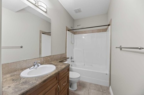 5 Vera Close, Olds, AB - Indoor Photo Showing Bathroom