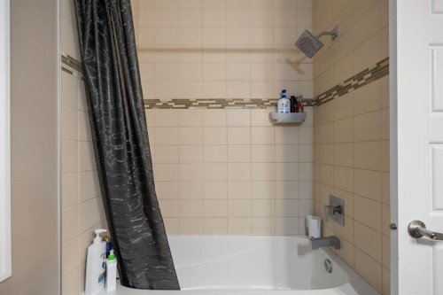 209 Cityscape Gardens Ne, Calgary, AB - Indoor Photo Showing Bathroom