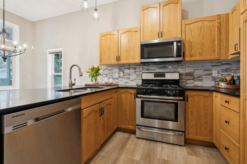17 Prestwick Pond Terrace Se, Calgary, AB - Indoor Photo Showing Kitchen