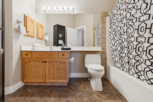 17 Prestwick Pond Terrace Se, Calgary, AB - Indoor Photo Showing Bathroom