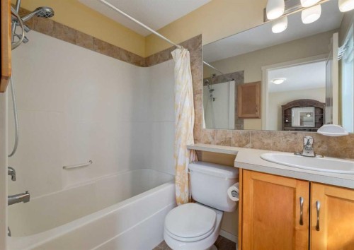 471 Silverado Plains Circle Sw, Calgary, AB - Indoor Photo Showing Bathroom