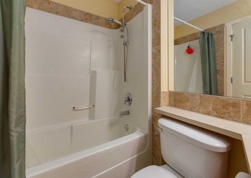 471 Silverado Plains Circle Sw, Calgary, AB - Indoor Photo Showing Bathroom
