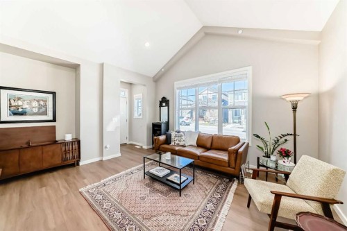 277 Lucas Avenue Nw, Calgary, AB - Indoor Photo Showing Living Room