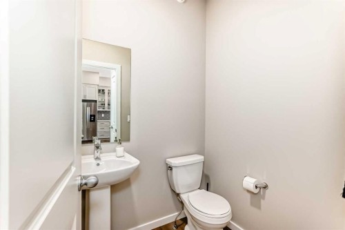 277 Lucas Avenue Nw, Calgary, AB - Indoor Photo Showing Bathroom