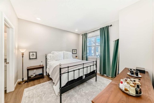 277 Lucas Avenue Nw, Calgary, AB - Indoor Photo Showing Bedroom