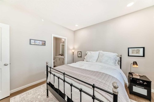 277 Lucas Avenue Nw, Calgary, AB - Indoor Photo Showing Bedroom
