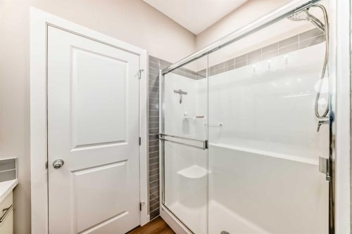 277 Lucas Avenue Nw, Calgary, AB - Indoor Photo Showing Bathroom