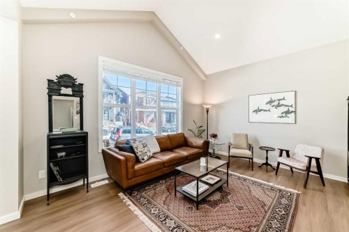 277 Lucas Avenue Nw, Calgary, AB - Indoor Photo Showing Living Room