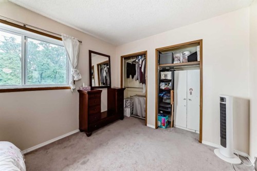 110 Edgeburn Crescent Nw, Calgary, AB - Indoor Photo Showing Other Room