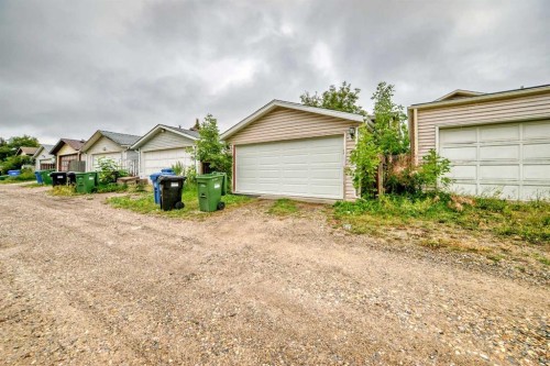 110 Edgeburn Crescent Nw, Calgary, AB - Outdoor With Exterior