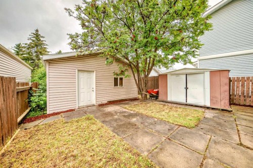 110 Edgeburn Crescent Nw, Calgary, AB - Outdoor With Exterior